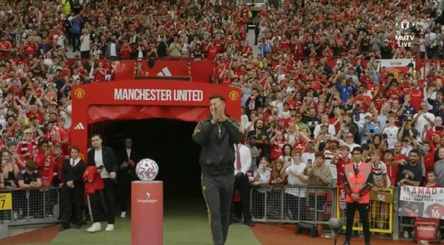 开云网页版登录入口-出色发挥引发热议！，莱万多夫斯基在澳大利亚队比赛中夺冠观众掌声雷动-开云网页版登录入口