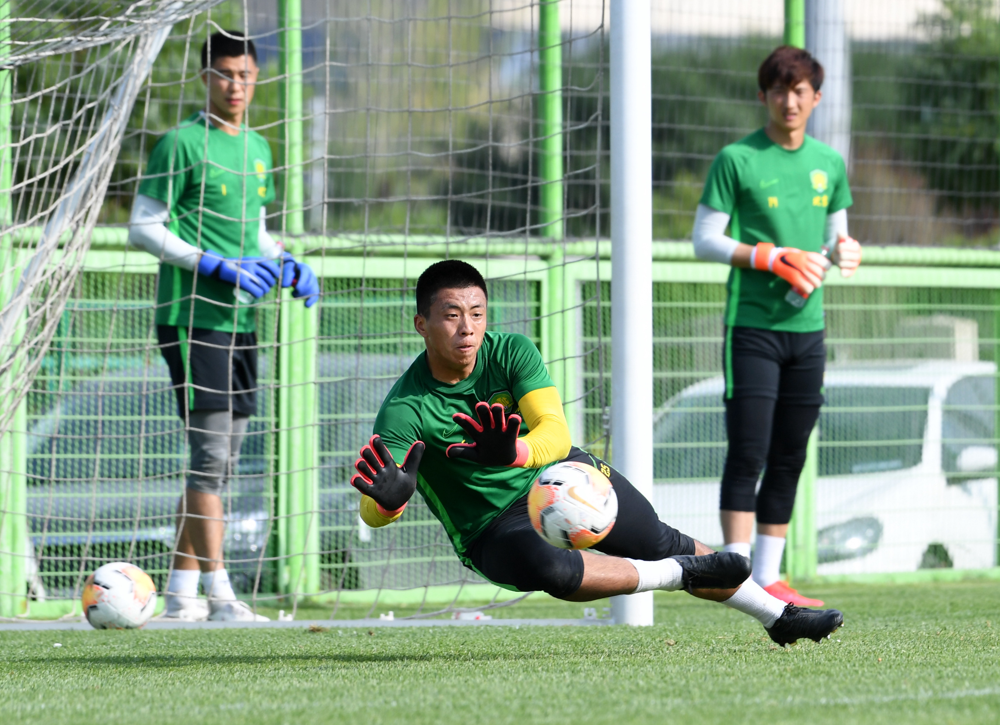 开云体育-包含北京国安训练开放日,转会期篮板制胜引欢呼,欧联在即,球队文化再被提及的词条-开云体育